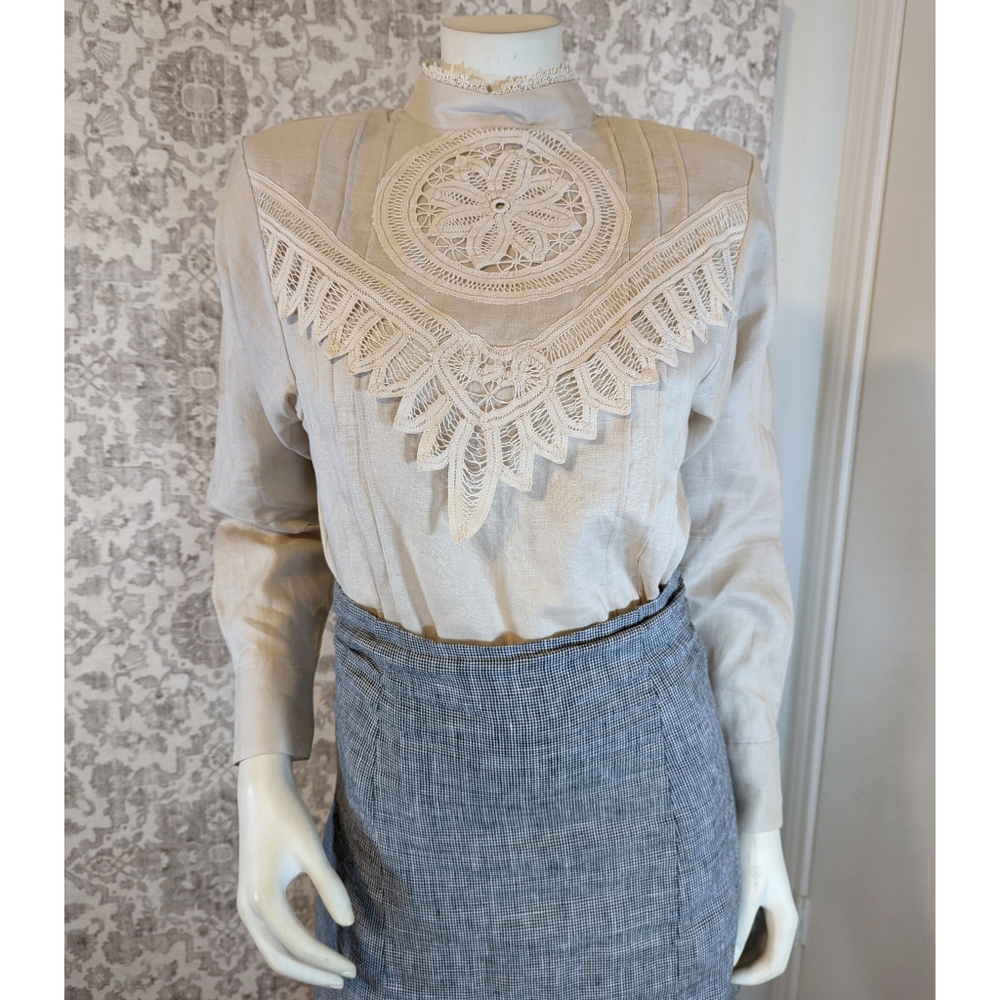 Vintage 1980s Carry Back Victorian Style Ramie Long Sleeve Crochet Floral Blouse